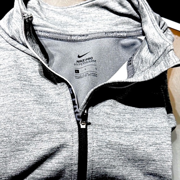 🔥 Stylish Innovative Nike Pro Hyper Warm Half Zip Women’s Training Top 🔥 - Picture 3 of 16